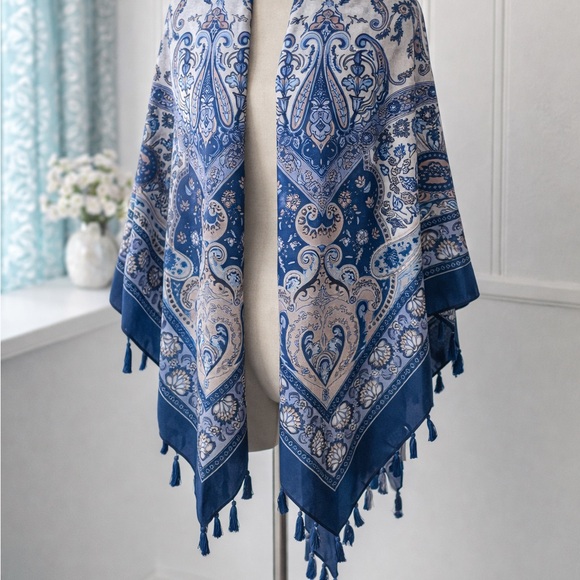 Elegant Paisley Shawl with Tassels blue